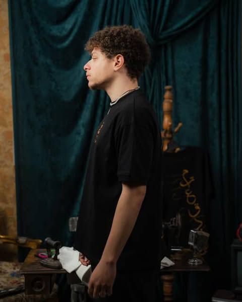 "متعقدهاش" Black Oversized Tee