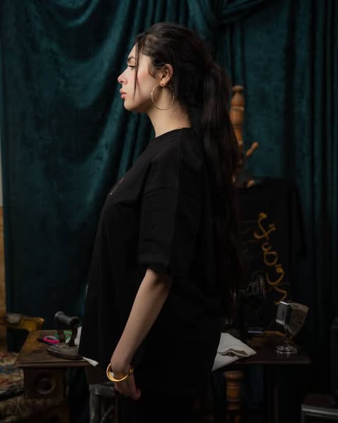 "متعقدهاش" Black Oversized Tee